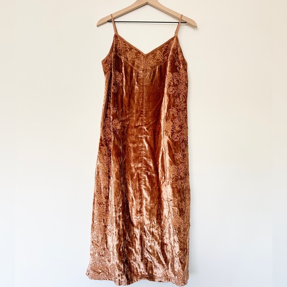 Anthropologie Lucie Embroidered Velvet Slip Midi Petite Dress - Picture 4 of 10